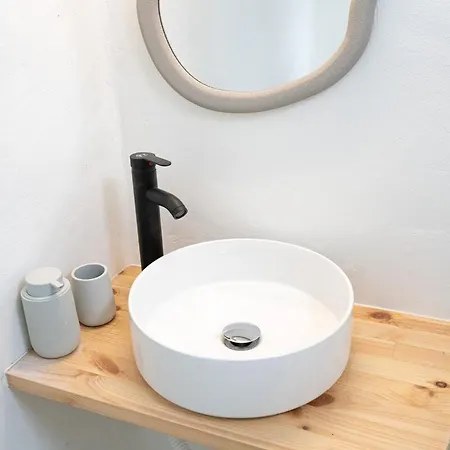 White W3 New In דירה נאוסה