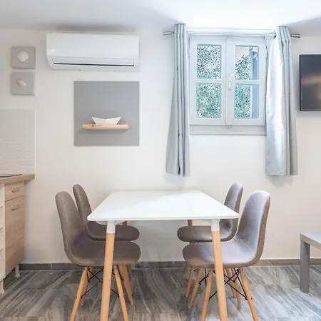 White W3 New In נאוסה